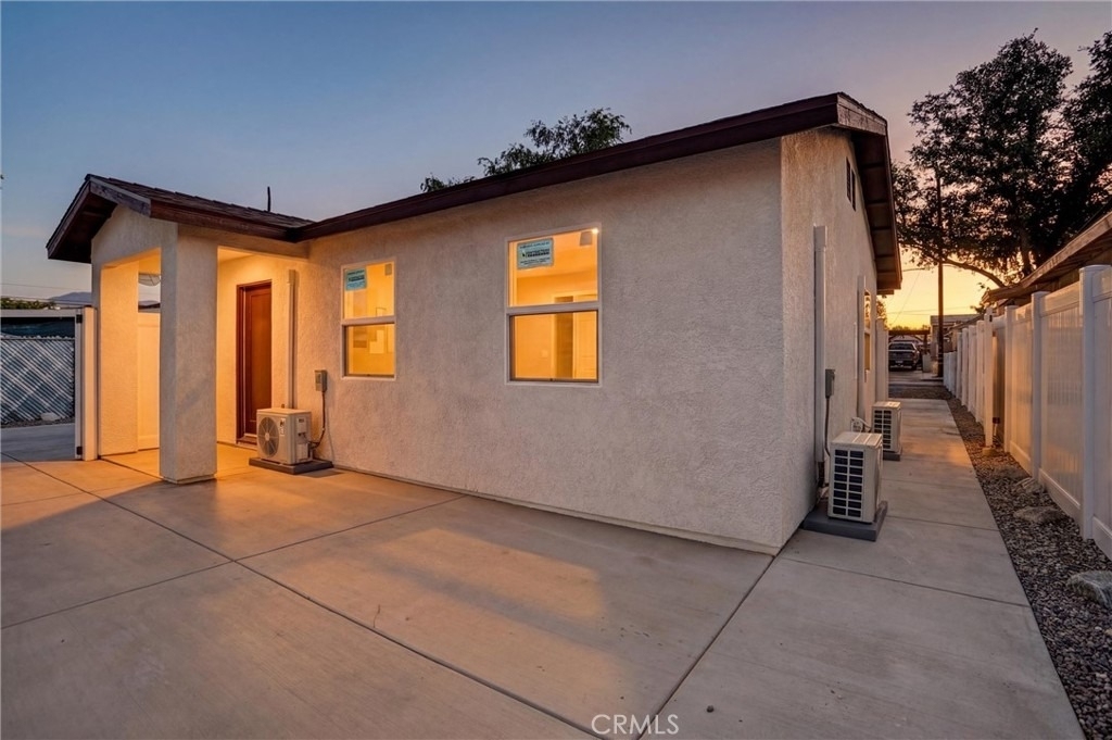 1021 Columbia - Photo 0