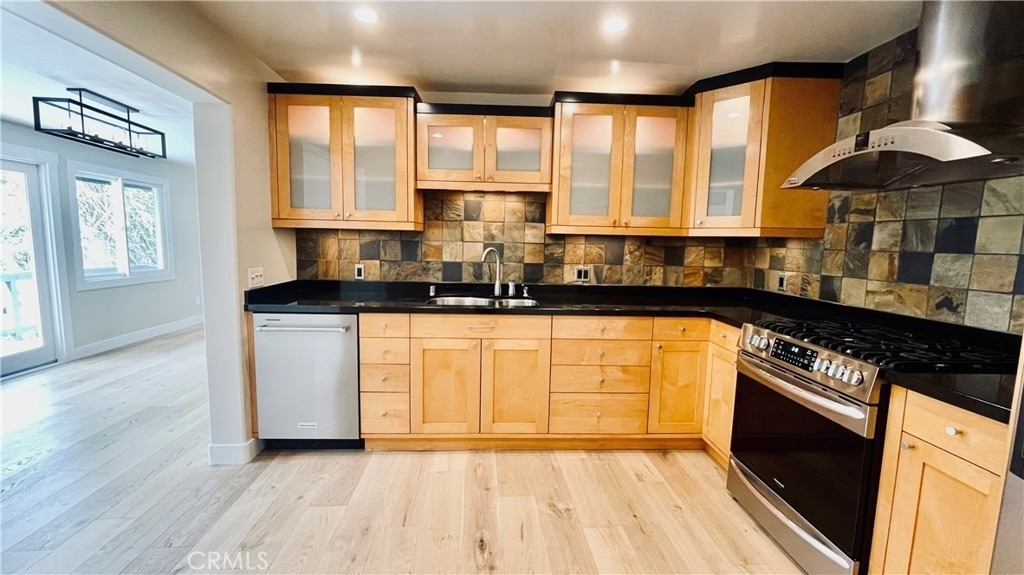 2183 Argyle Avenue - Photo 4