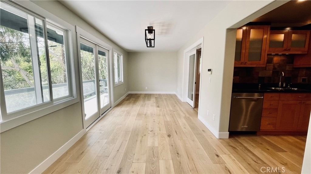 2183 Argyle Avenue - Photo 2