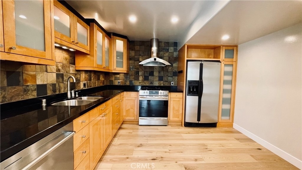 2183 Argyle Avenue - Photo 3