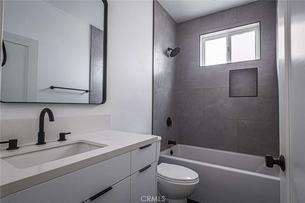 11814 Gilmore Street - Photo 14