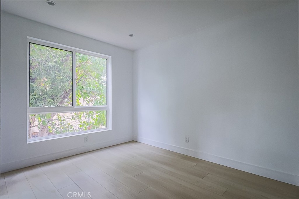 11814 Gilmore Street - Photo 15