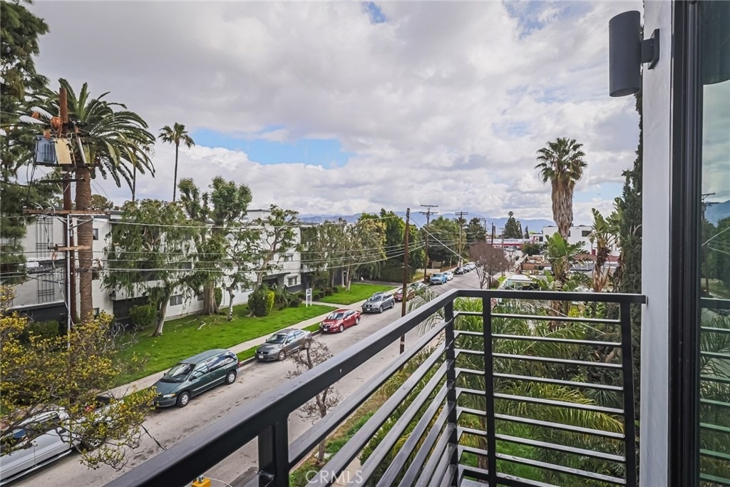 11814 Gilmore Street - Photo 24