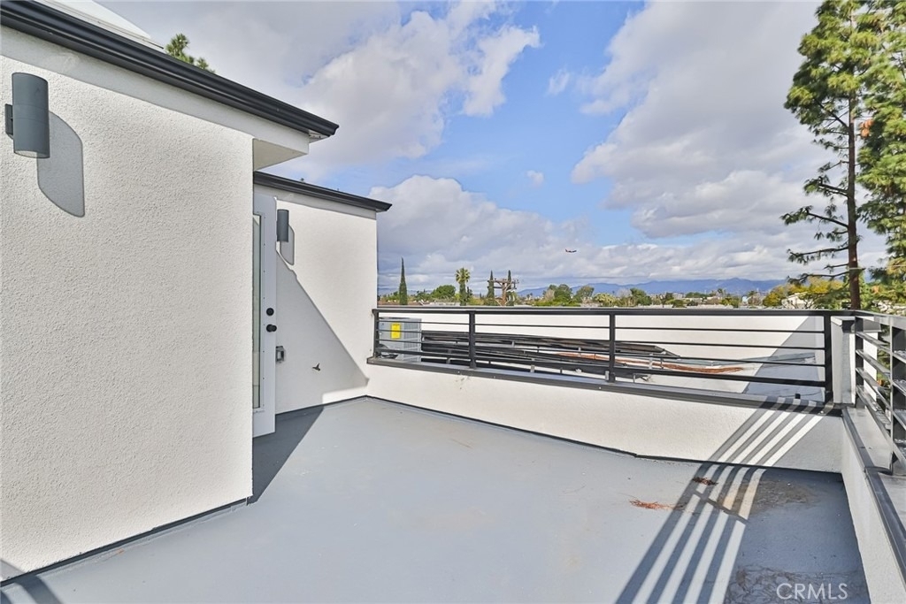11814 Gilmore Street - Photo 36