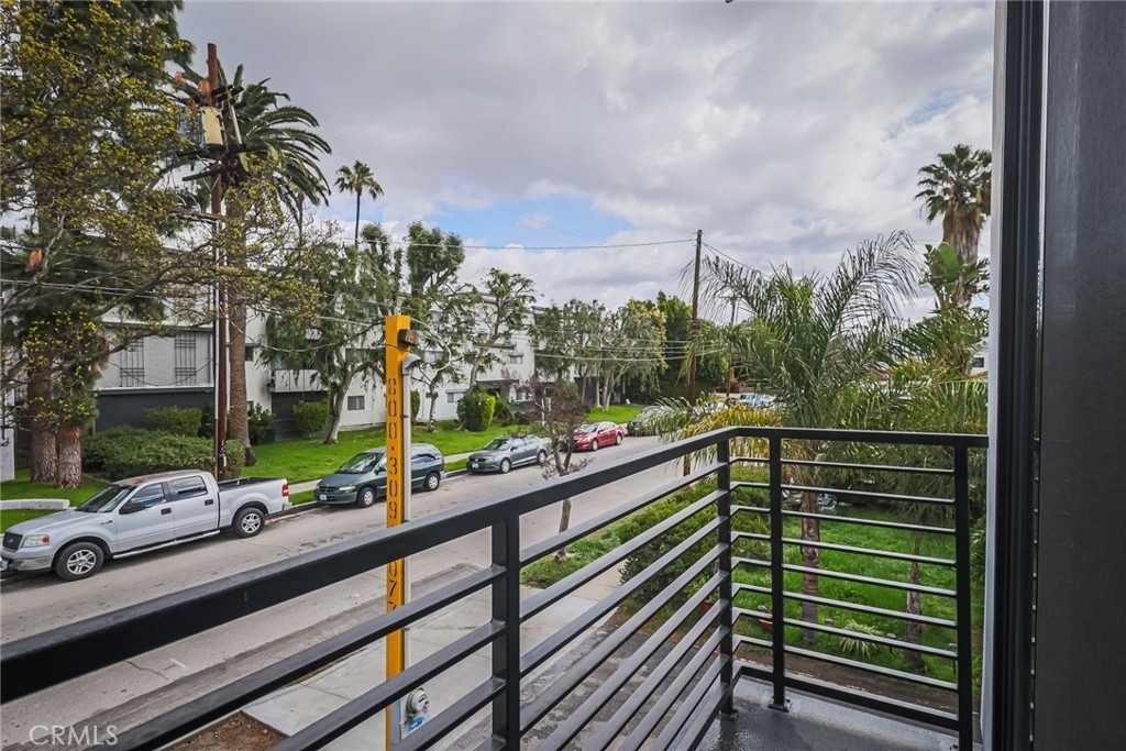 11814 Gilmore Street - Photo 17