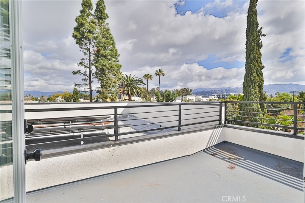 11814 Gilmore Street - Photo 33