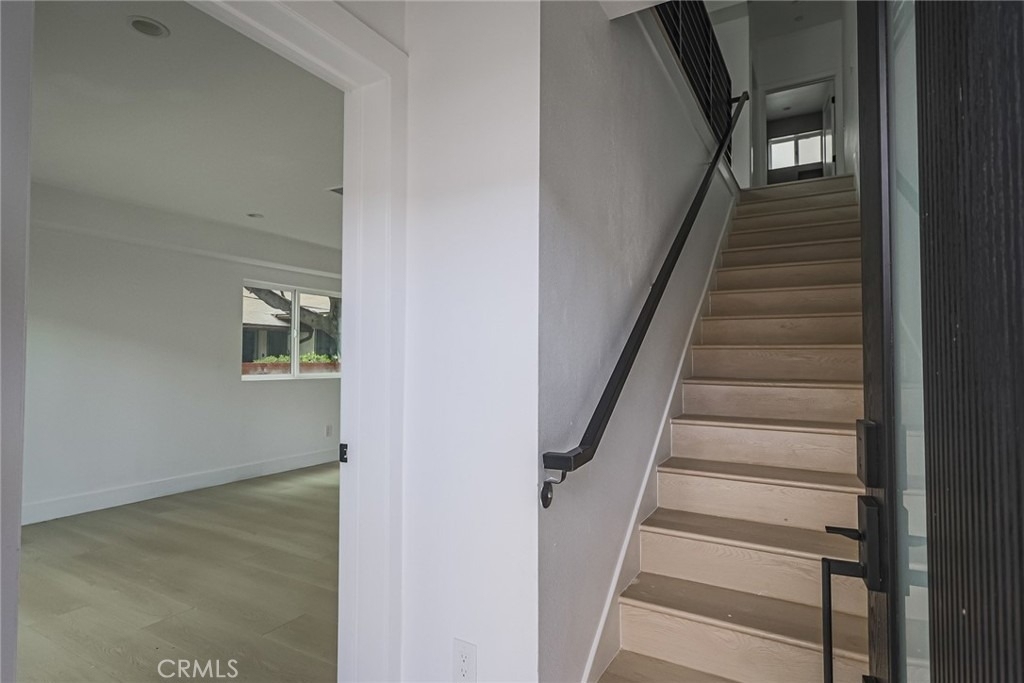 11814 Gilmore Street - Photo 6