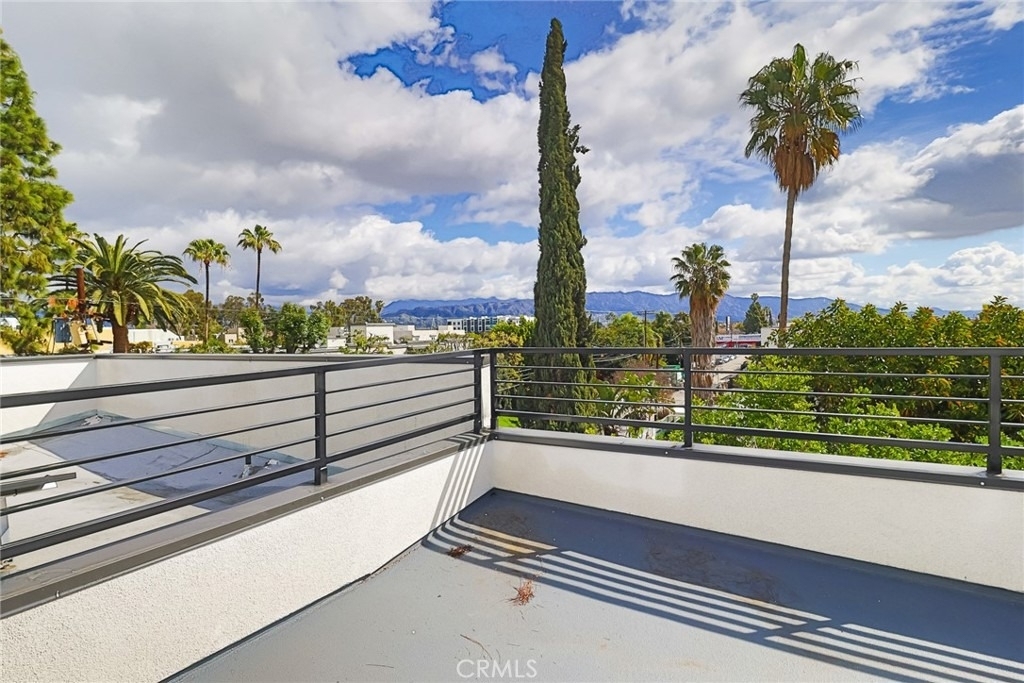 11814 Gilmore Street - Photo 37