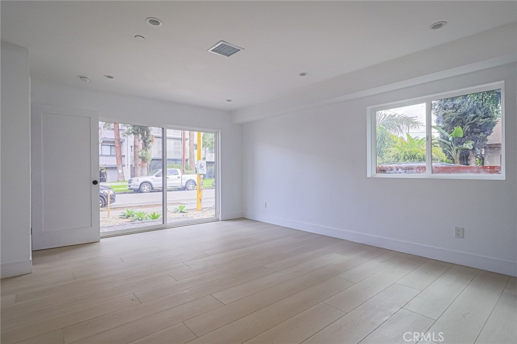 11814 Gilmore Street - Photo 8
