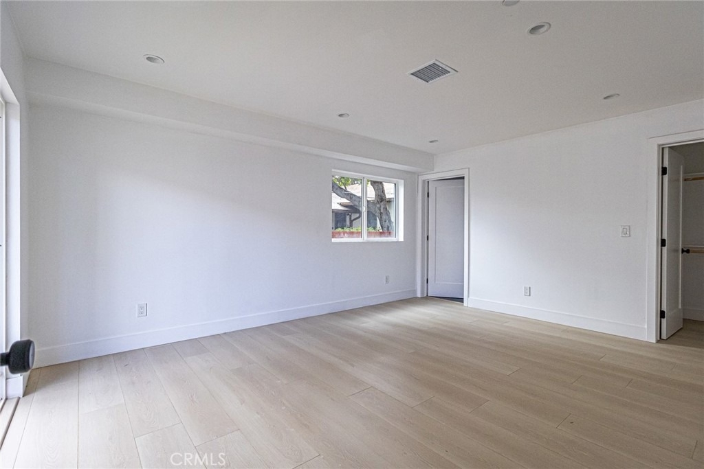 11814 Gilmore Street - Photo 7