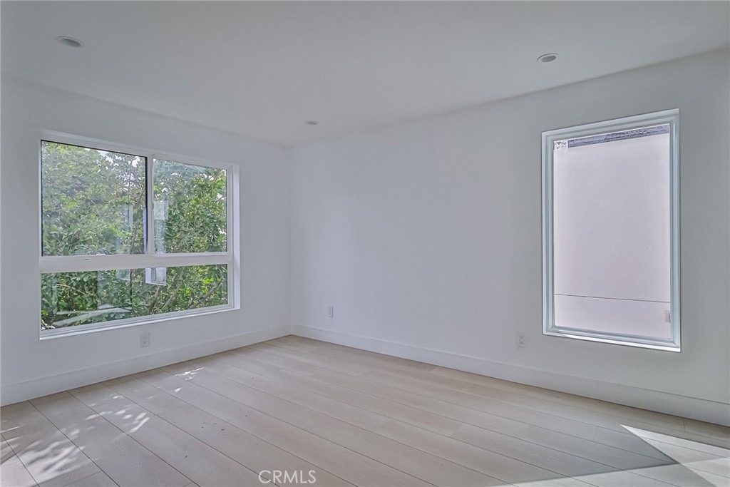 11810 Gilmore Street - Photo 27