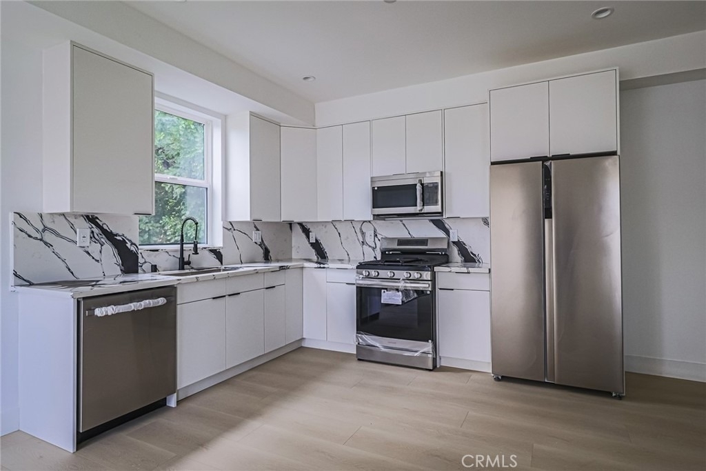 11810 Gilmore Street - Photo 13
