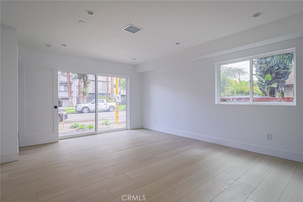 11810 Gilmore Street - Photo 8