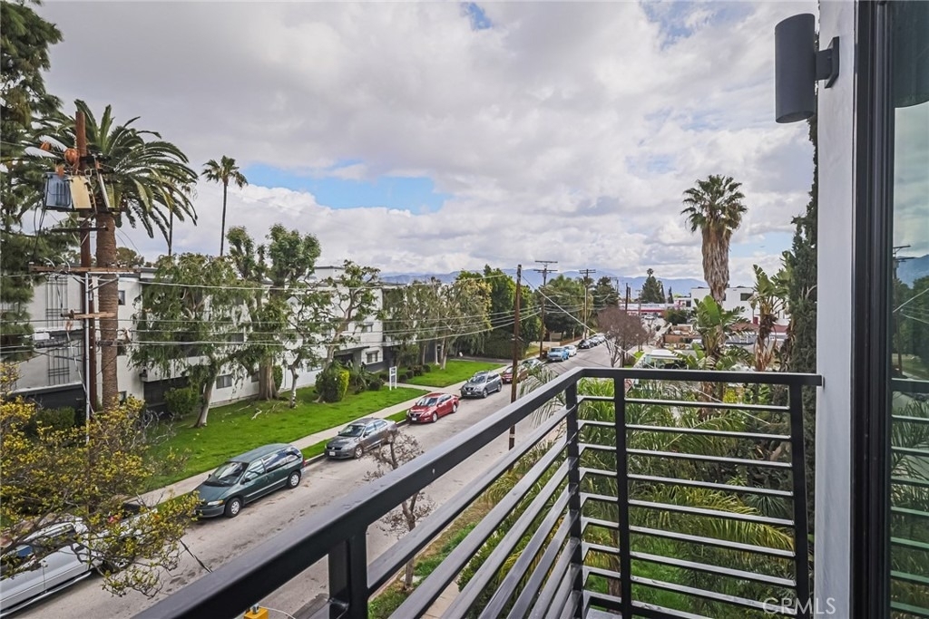 11810 Gilmore Street - Photo 24