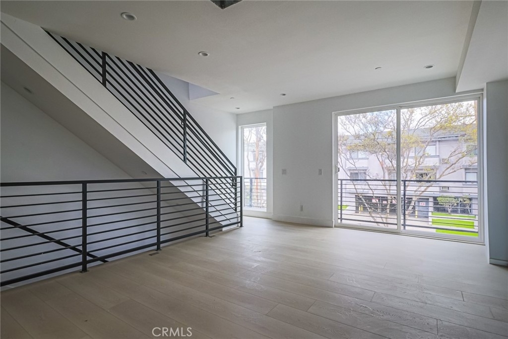 11810 Gilmore Street - Photo 11