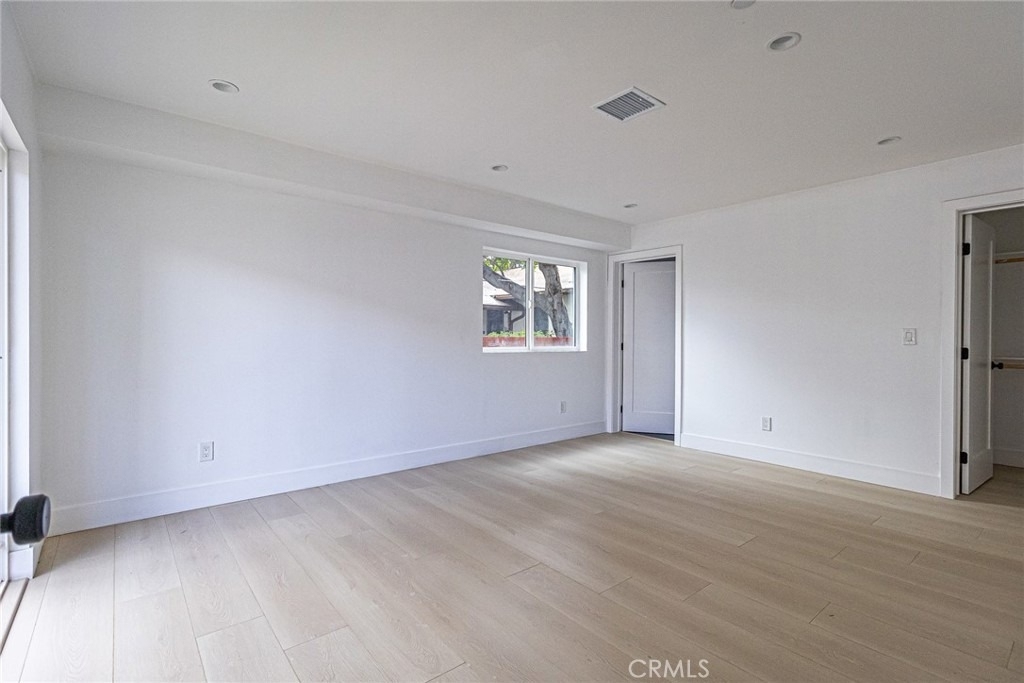 11810 Gilmore Street - Photo 7