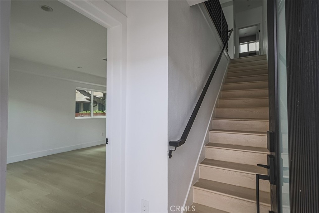 11810 Gilmore Street - Photo 6