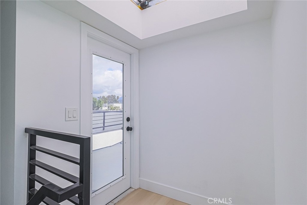 11810 Gilmore Street - Photo 32