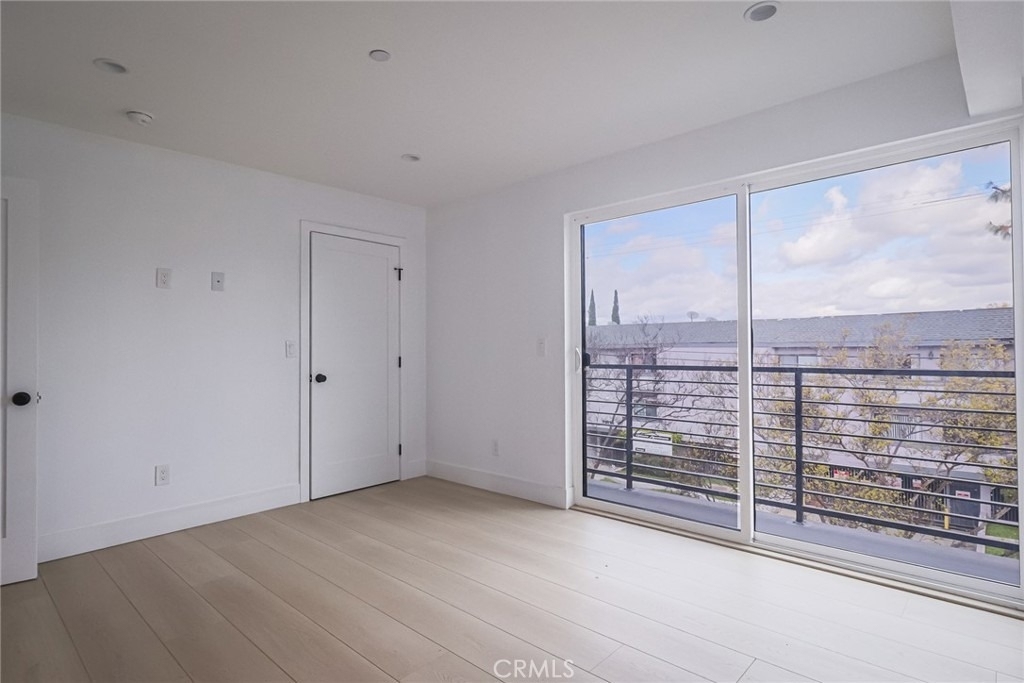 11810 Gilmore Street - Photo 21