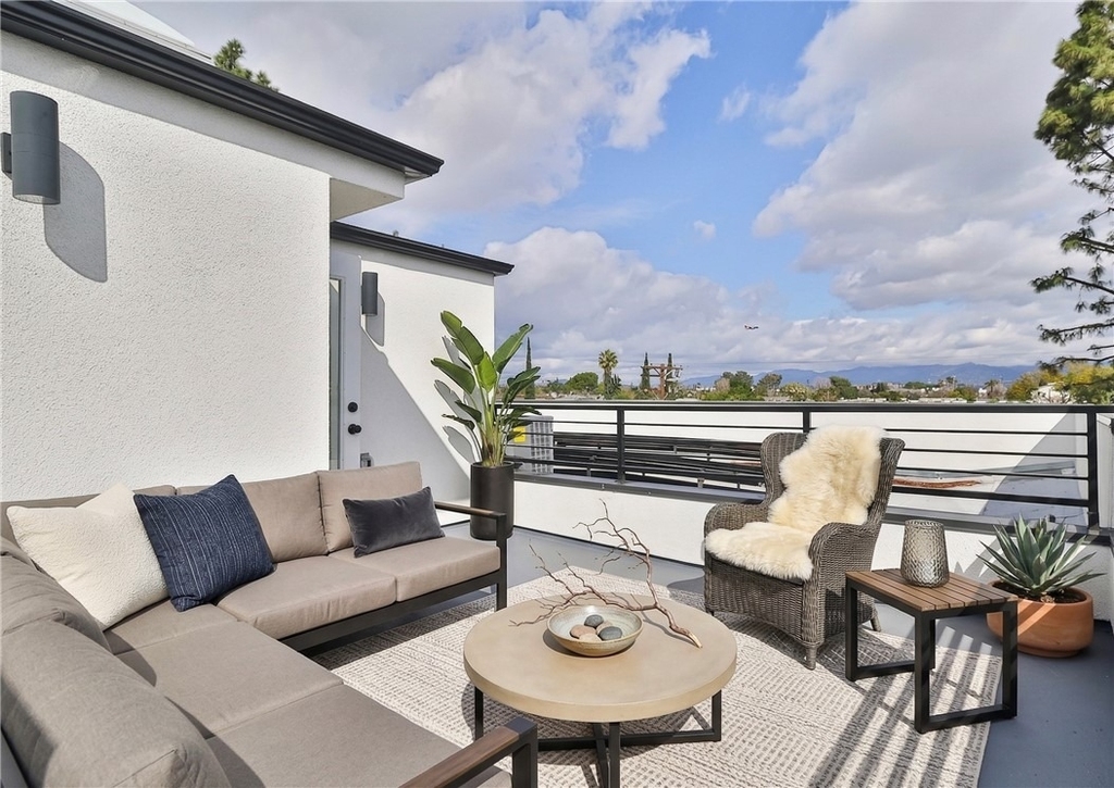 11810 Gilmore Street - Photo 3