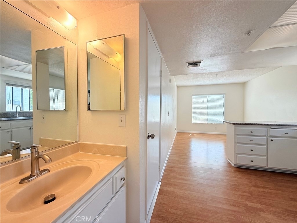 418 N 1st St - Photo 8