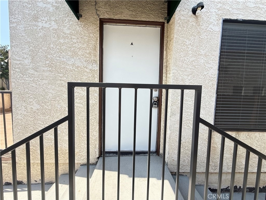 418 N 1st St - Photo 2