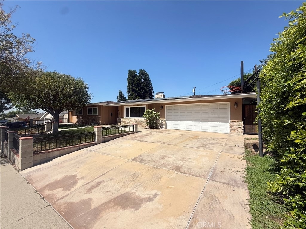1131 Urell Drive - Photo 2