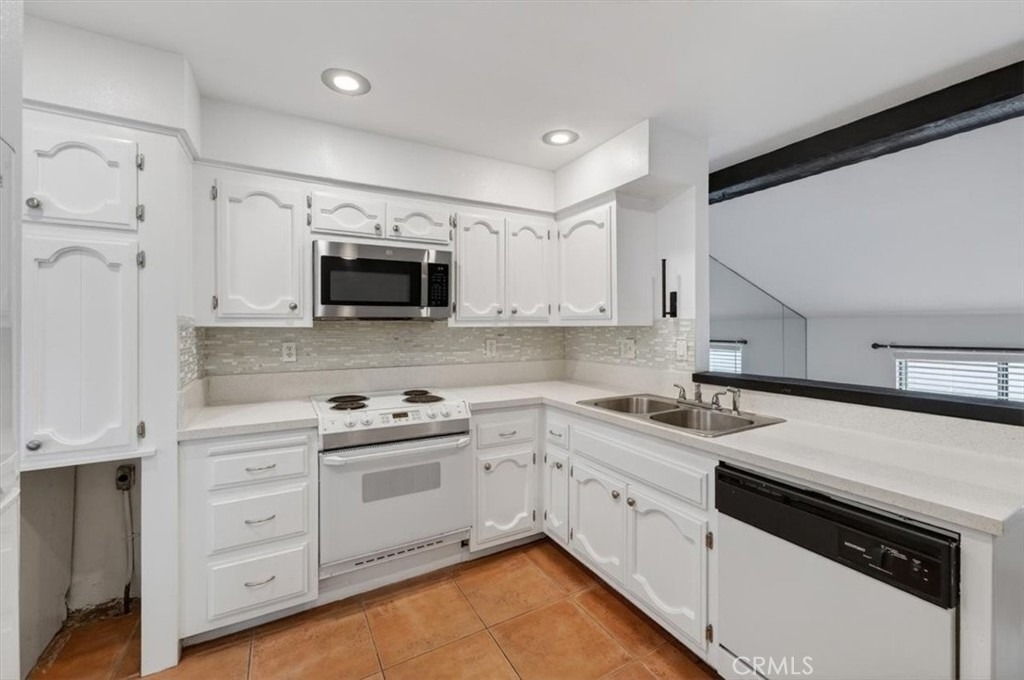 646 Coronado - Photo 9
