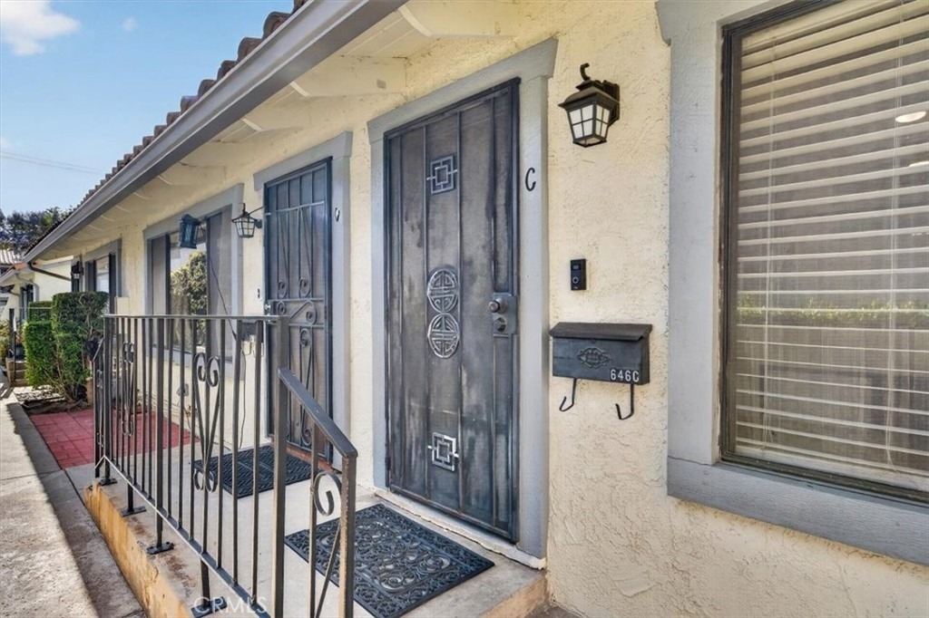 646 Coronado - Photo 0