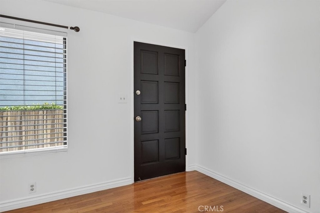 646 Coronado - Photo 2