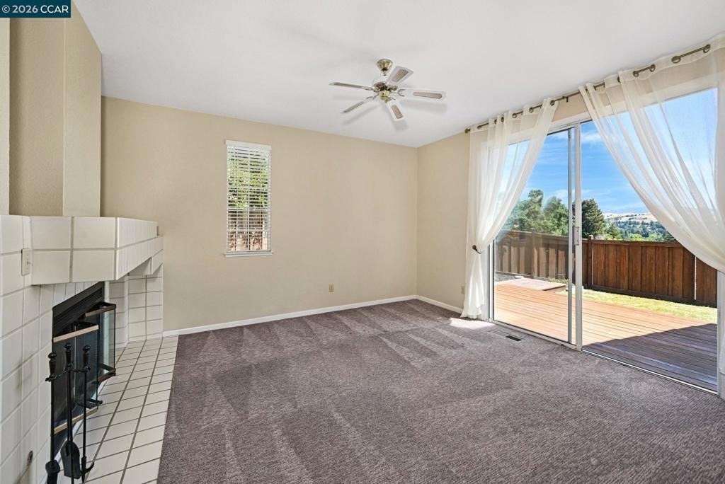 1319 Strawberry Ct - Photo 2