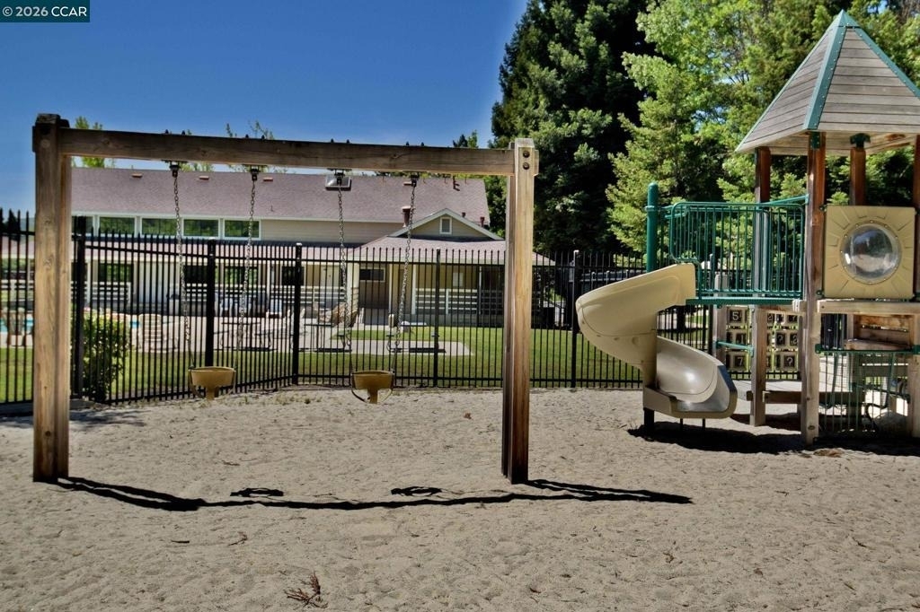 1319 Strawberry Ct - Photo 31