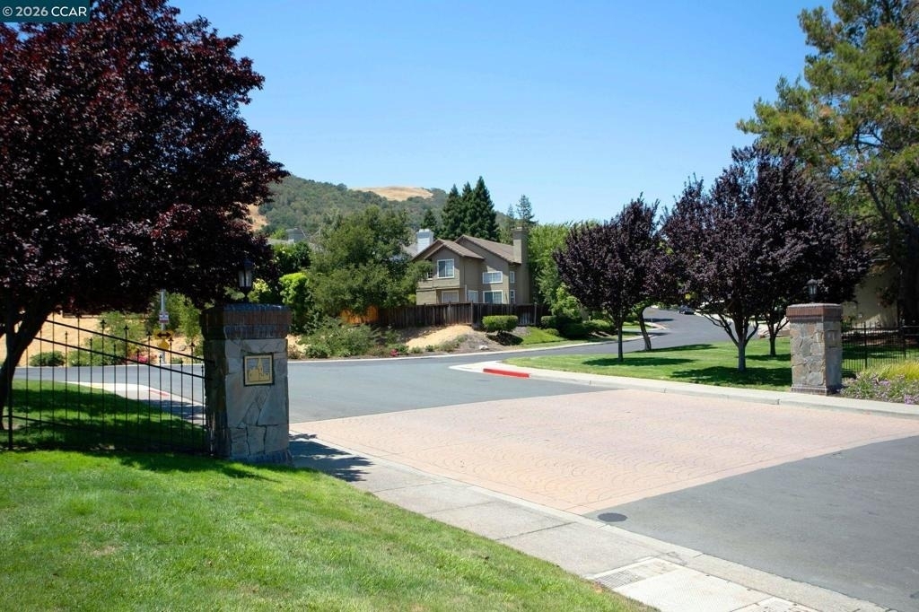 1319 Strawberry Ct - Photo 25