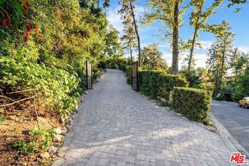 4732 Del Moreno Drive - Photo 32