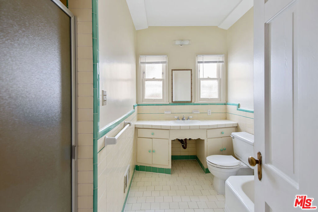 133 S Sweetzer Avenue - Photo 10
