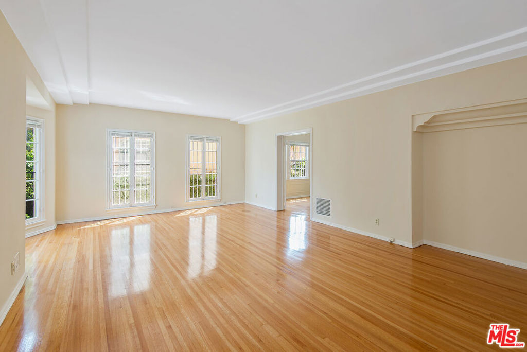 133 S Sweetzer Avenue - Photo 12