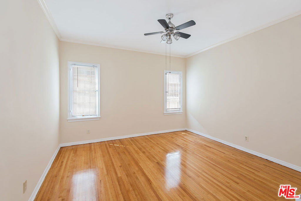 133 S Sweetzer Avenue - Photo 11