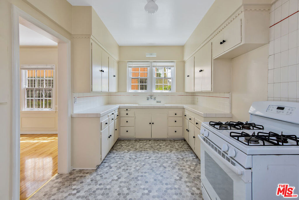133 S Sweetzer Avenue - Photo 6