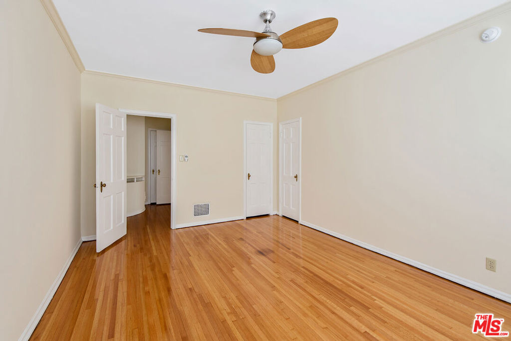 133 S Sweetzer Avenue - Photo 9