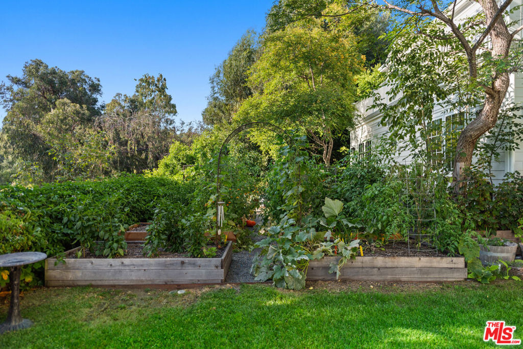 491 N Tigertail Road - Photo 25