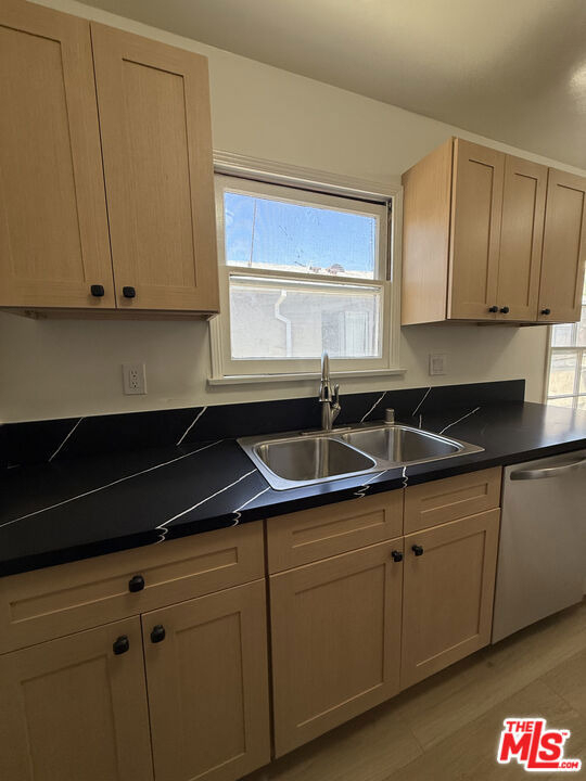 1154 N Orange Grove Ave. - Photo 5