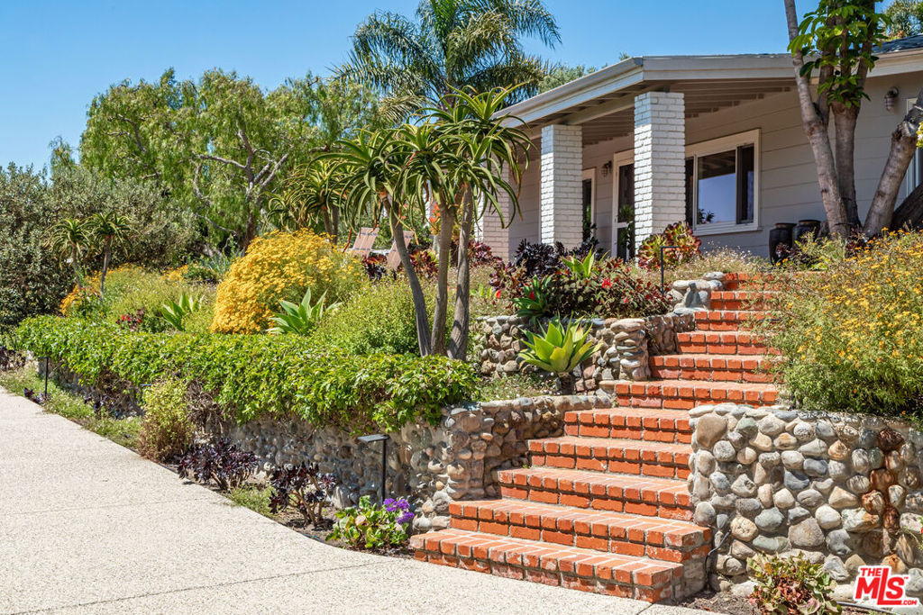 28901 Boniface Drive - Photo 4