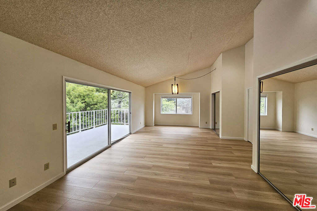 2251 Maurice Avenue - Photo 21