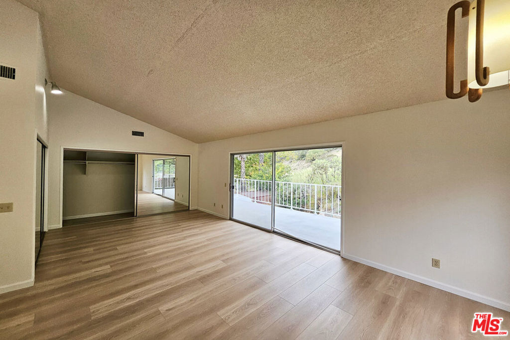 2251 Maurice Avenue - Photo 20