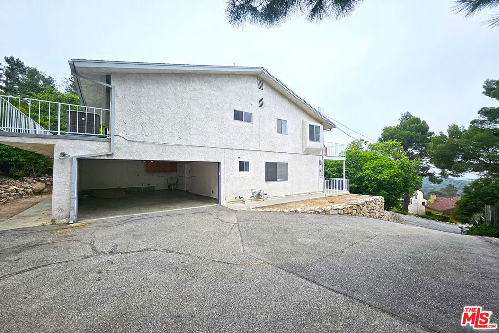 2251 Maurice Avenue - Photo 33