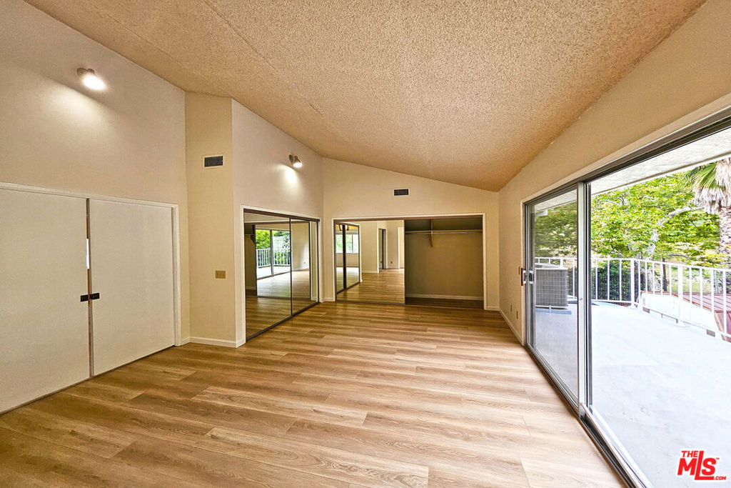 2251 Maurice Avenue - Photo 19