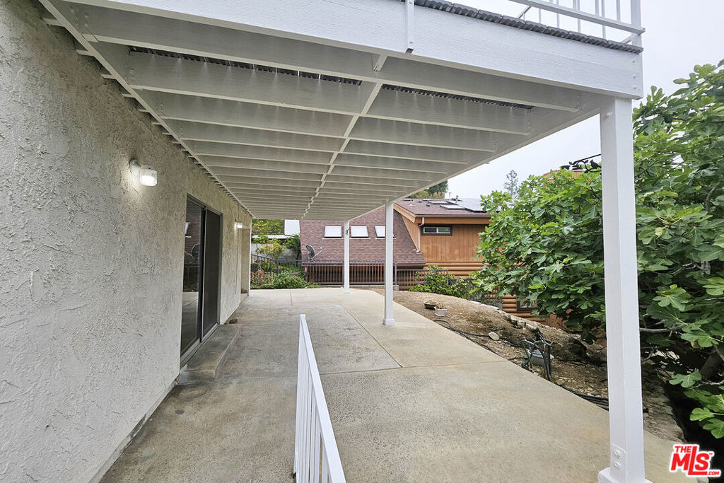 2251 Maurice Avenue - Photo 3