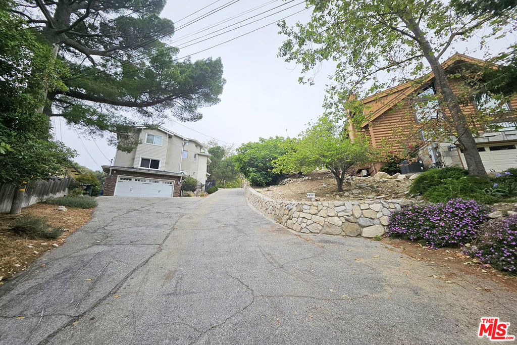 2251 Maurice Avenue - Photo 35