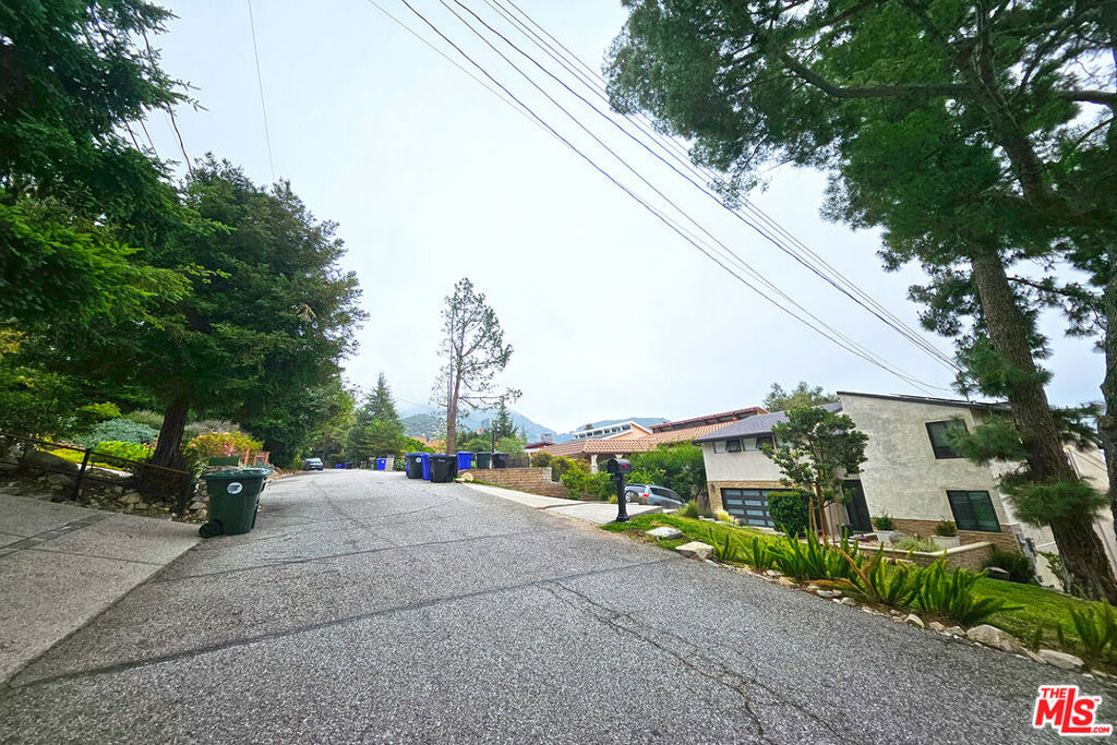 2251 Maurice Avenue - Photo 36