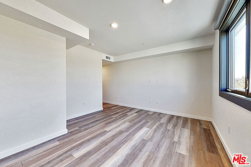 1070 S Bedford Street - Photo 12